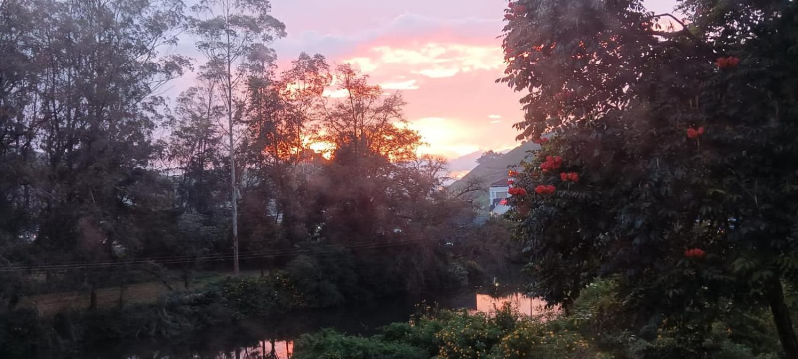Sisiram River Side Munnar Buitenkant foto